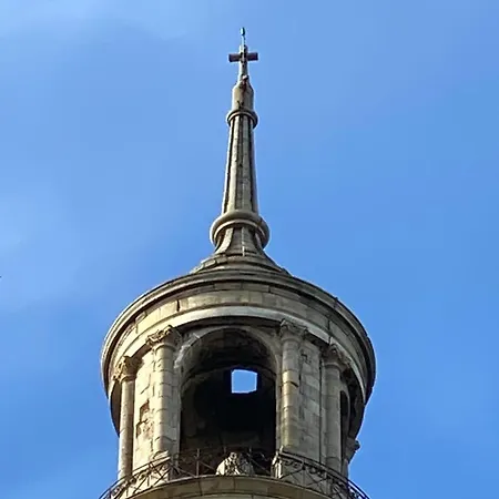 Aux Pieds De La Cathedrale * Булонь-сюр-Мер